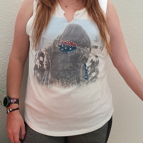 Vintage Style Sleeveless Graphic Tank - Picture 15 of 16